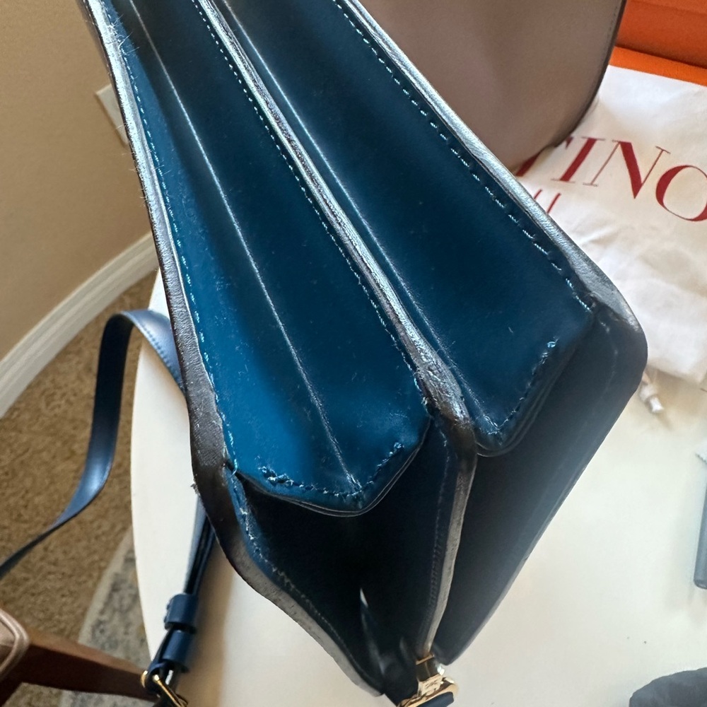 LV BLUE Epi Capucines - Picture 13 of 15